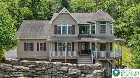 312 Reagan Dr, East Stroudsburg, PA 18301