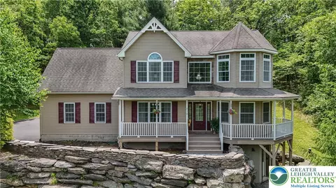 312 Reagan Dr, East Stroudsburg, PA 18301