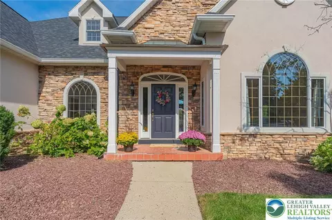 250 Park Vista Ter, Allentown, PA 18104