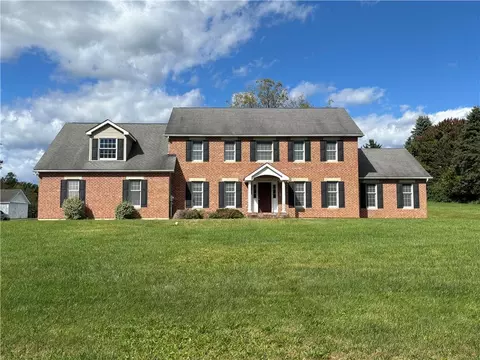 3511 Neffs Laurys Rd, Schnecksville, PA 18078
