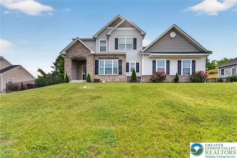 1011 Fehnel Dr, Palmer Township, PA 18045