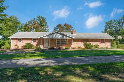 9297 Claussville Rd, Fogelsville, PA 18051