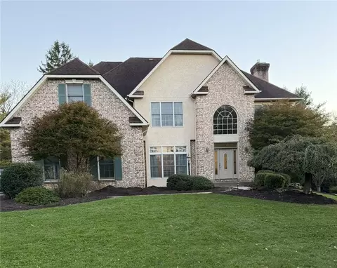 5250 Pineview Dr, Center Valley, PA 18034