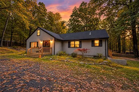 3273 Heights Dr, East Stroudsburg, PA 18302