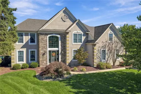 8477 Oak Knoll St, Fogelsville, PA 18051