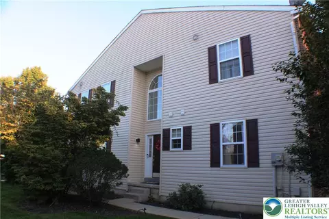 6869 Hunt Dr, Macungie, PA 18062