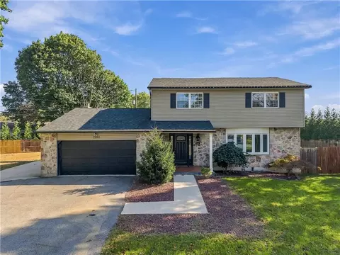 7590 Violet Cir, Macungie, PA 18062