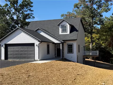 809 Dickeys Dr, Chambersburg, PA 17202