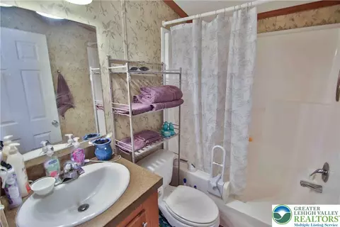 Bath - 6 Spruce Cir, Bath, PA 18014 photo 1 of 1
