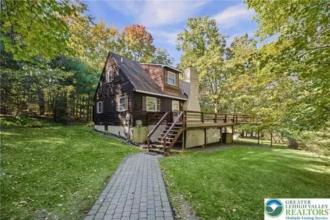 7146 Moss Dr, Swiftwater, PA 18370
