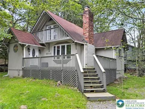 968 Country Place Dr, Coolbaugh Twp, PA 18466