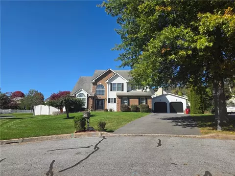 1906 Grouse Ct, Forks Twp, PA 18040