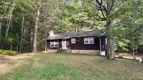 580 Rolling Pines Dr, Saylorsburg, PA 18353