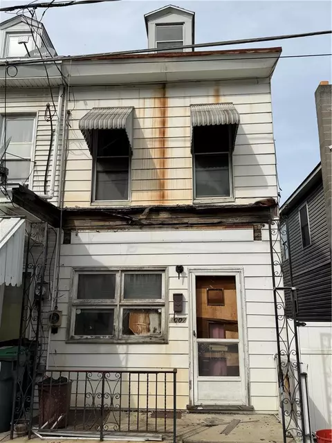 1007 E Mahanoy St, Mahanoy City, PA 17948