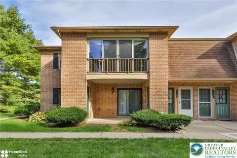 2666 Rolling Green Pl, Macungie, PA 18062