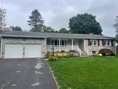 267 Buckingham Dr, Bethlehem, PA 18017