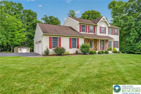 154 Red Oak Ln, Bangor, PA 18013