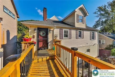 2355 N Delaware Dr, Easton, PA 18040