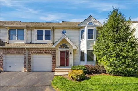 212 Ridings Cir, Macungie, PA 18062