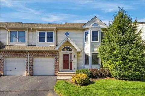 212 Ridings Cir, Macungie, PA 18062