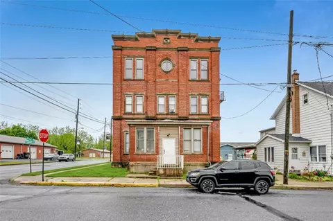 100 High St, Topton, PA 19562