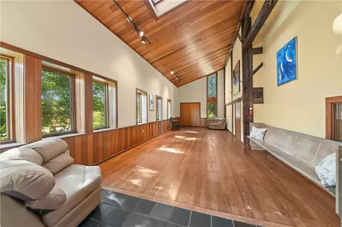 Entry Way - 5371 Landis Mill Rd, Bethlehem, PA 18015 photo 6 of 11