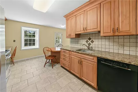 Kitchen - 5371 Landis Mill Rd, Bethlehem, PA 18015 photo 3 of 3