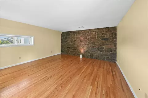 Living - 5371 Landis Mill Rd, Bethlehem, PA 18015 photo 4 of 4