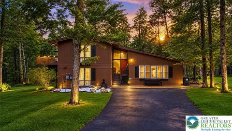 317 Arthur Cir, Coolbaugh Twp, PA 18466