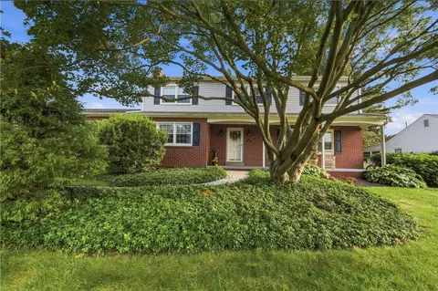 932 Donald Dr, Emmaus, PA 18049