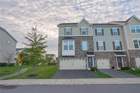 2293 Raya Way, Easton, PA 18045