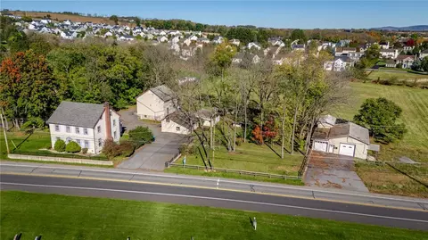 11 Main St, Easton, PA 18040