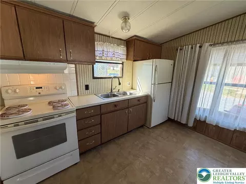 Kitchen - 2707 Levi Dr, Bath, PA 18014 photo 1 of 3