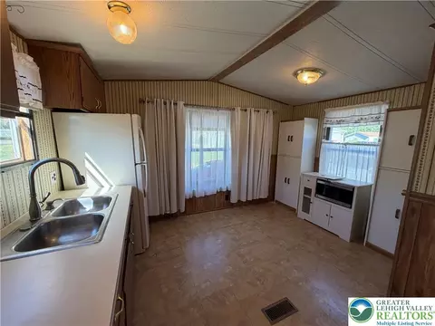 Kitchen - 2707 Levi Dr, Bath, PA 18014 photo 3 of 3