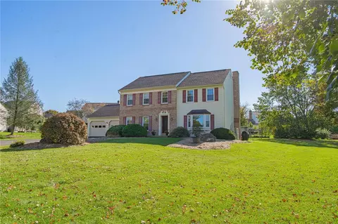 2370 Pewter Dr, Macungie, PA 18062