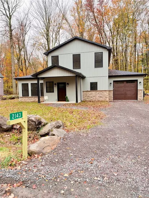 2143 Lehigh Dr, Pocono Lake, PA 18347