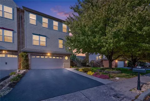 2811 Sequoia Dr, Macungie, PA 18062