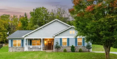 1121 Pleasant Dr, Pen Argyl, PA 18072