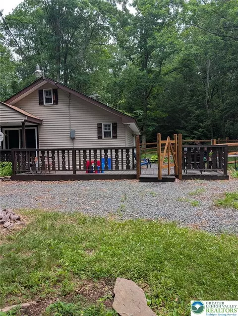 241 Smith Rd, Jim Thorpe, PA 18229