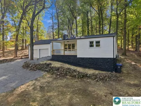 236 Chestnut Hill Rd, Emmaus, PA 18049