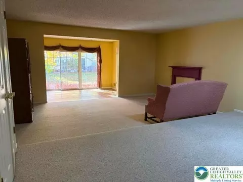 Living - 1938 Pine Ct, Hellertown, PA 18055 photo 2 of 3