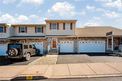 17 Saratoga Ct, Easton, PA 18040