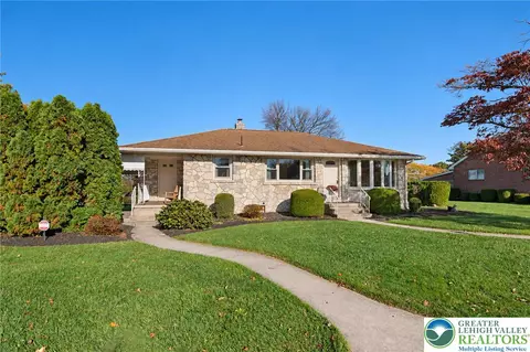 425 W Vine St, Fleetwood, PA 19522