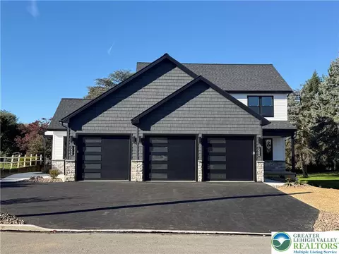 1250 7th St, Catasauqua, PA 18032