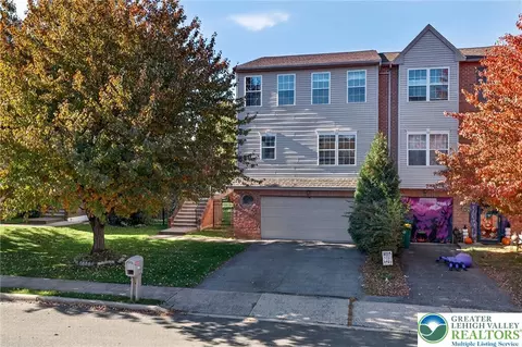 2815 Sequoia Dr, Macungie, PA 18062