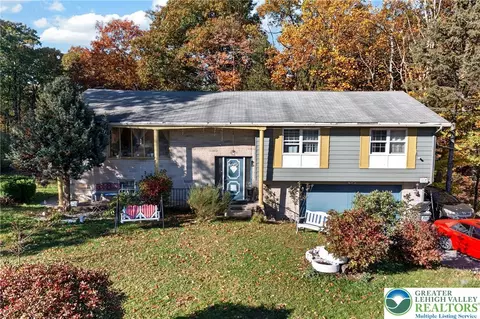 1776 Bear Creek Blvd, Bear Creek Township, PA 18702