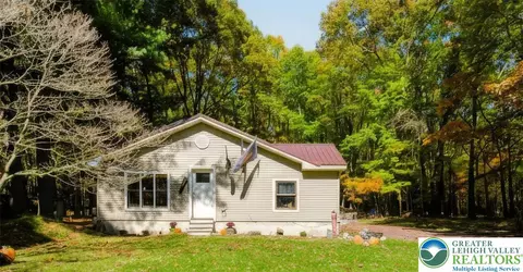 9397 E Sherwood Dr, Kunkletown, PA 18058