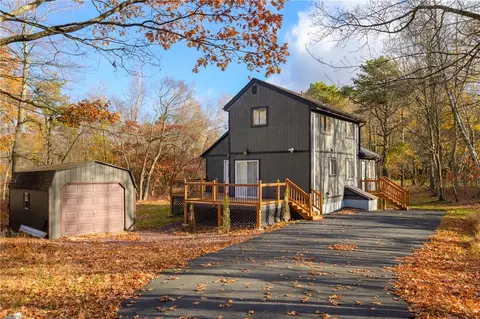 317 Clearview Dr, Long Pond, PA 18334