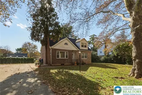 3132 Cambridge Cir, Allentown, PA 18104