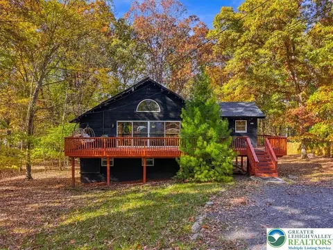 1274 Park Dr, East Stroudsburg, PA 18302